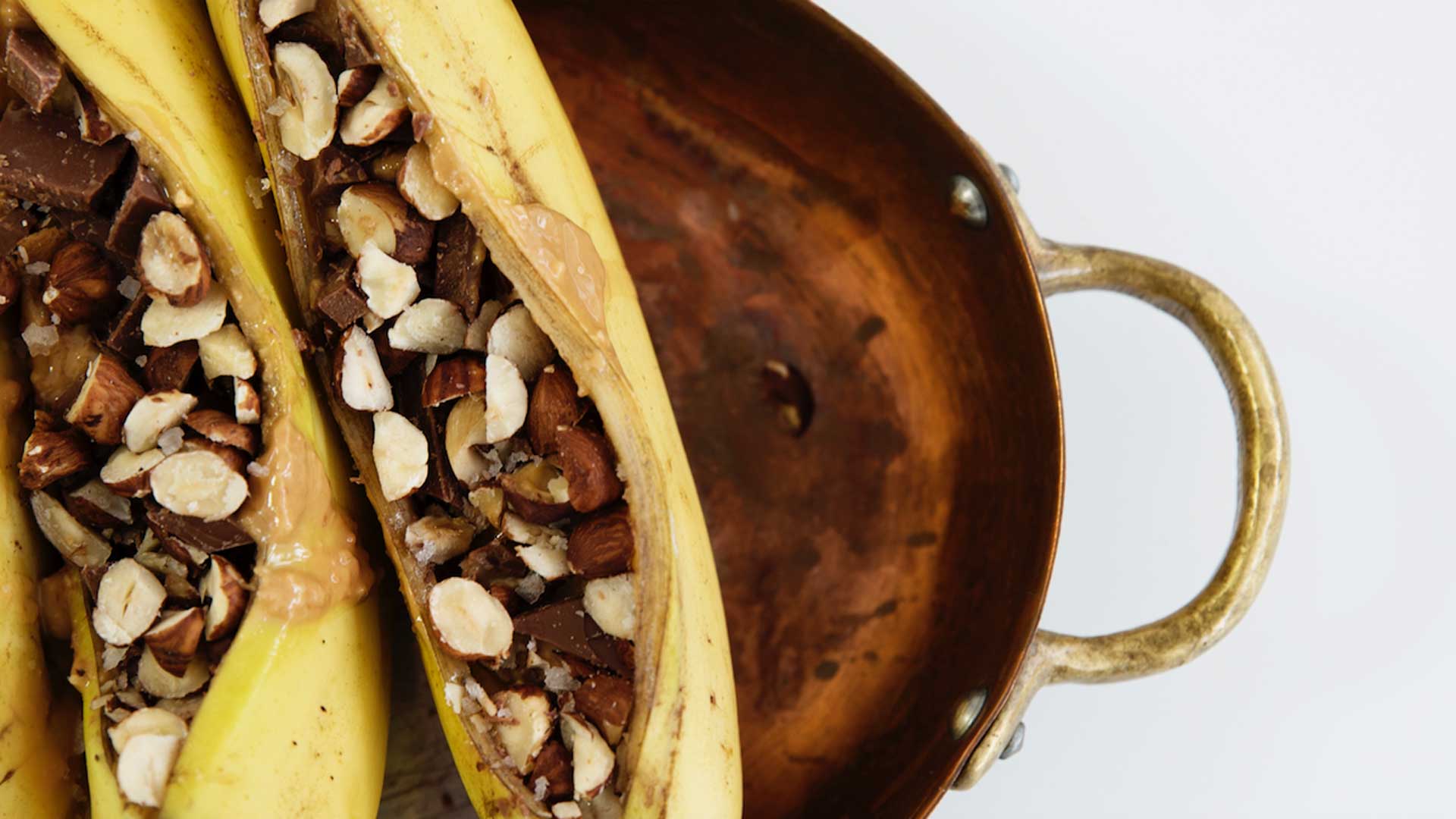 Certifikat Hverdage Ruckus Bagte bananer | Toppet med chokolade, peanutbutter og nødder - FoodTV