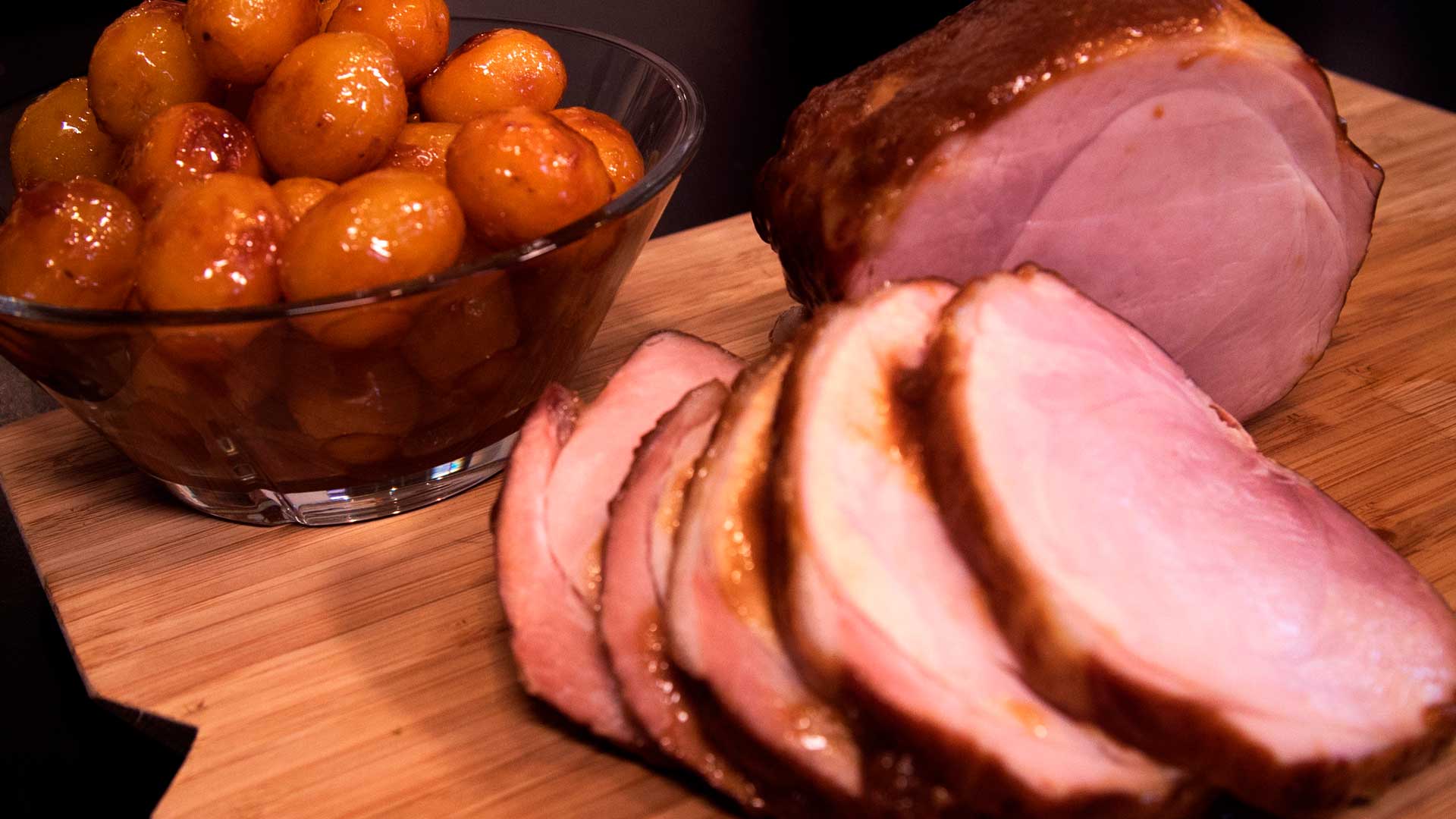 Kortfattet Oprigtighed udføre Glaseret skinke med brunede kartofler | Masser af sønderjysk smag - FoodTV